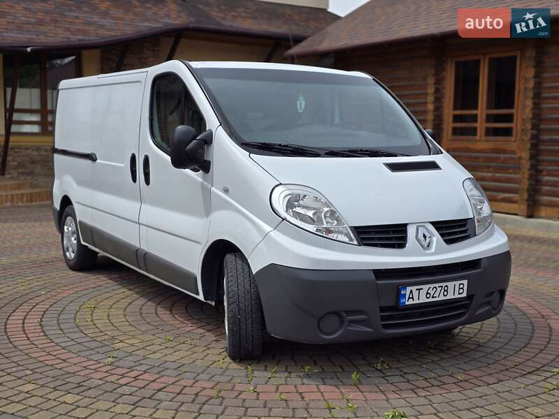 Грузовой фургон Renault Trafic 2012 в Косове