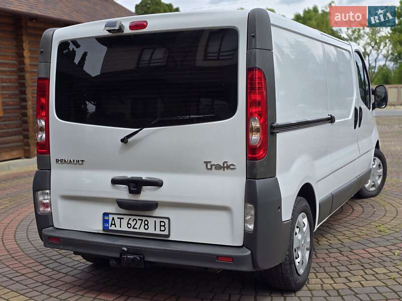 Грузовой фургон Renault Trafic 2012 в Косове