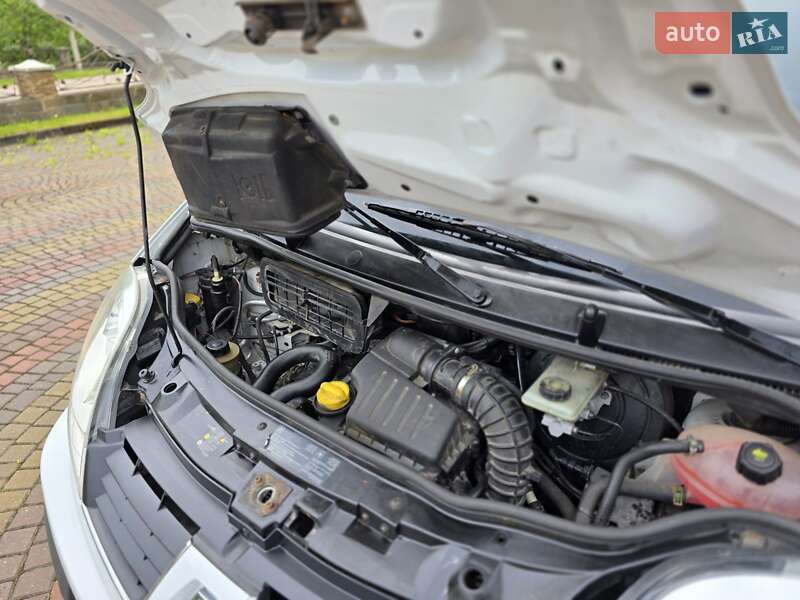 Грузовой фургон Renault Trafic 2012 в Косове