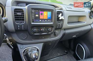 Минивэн Renault Trafic 2015 в 