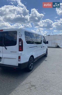 Минивэн Renault Trafic 2016 в 