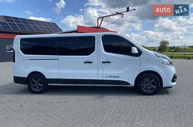 Минивэн Renault Trafic 2016 в 