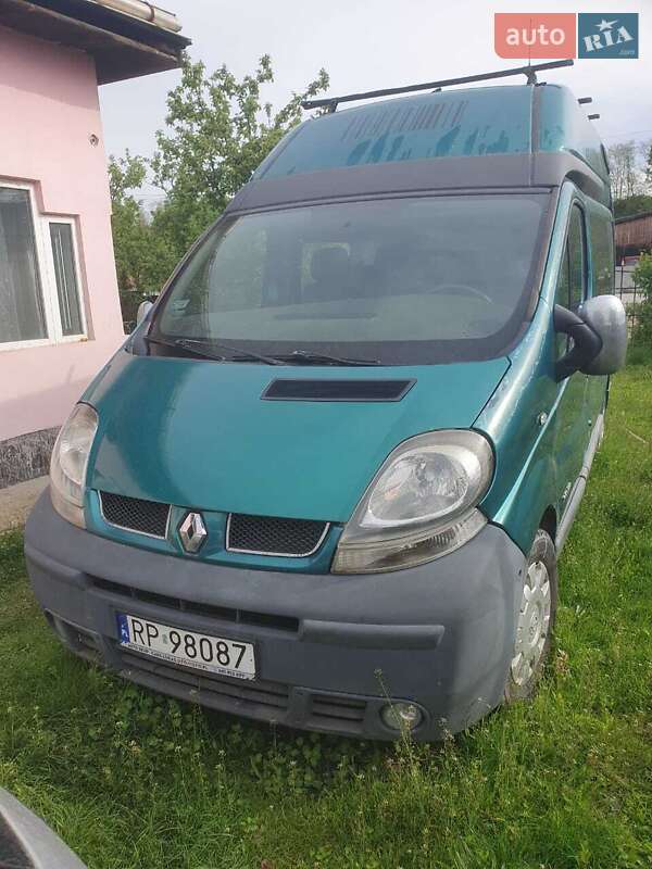 Минивэн Renault Trafic 2004 в 