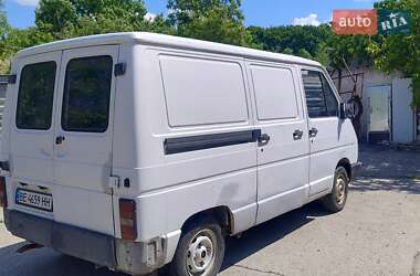 Грузовой фургон Renault Trafic 1990 в 