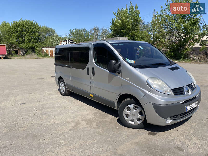 Минивэн Renault Trafic 2011 в 