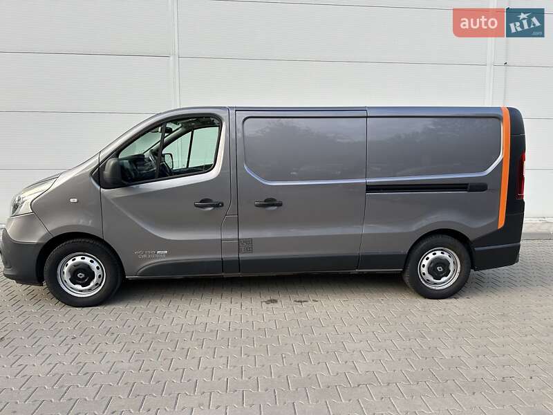 Грузовой фургон Renault Trafic 2015 в 