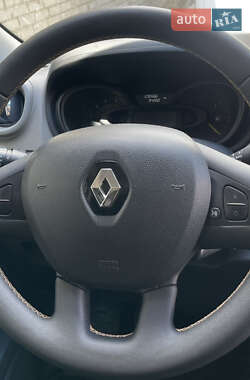Грузопассажирский фургон Renault Trafic 2016 в 