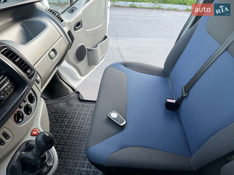 Вантажний фургон Renault Trafic 2012 в Старокостянтинові