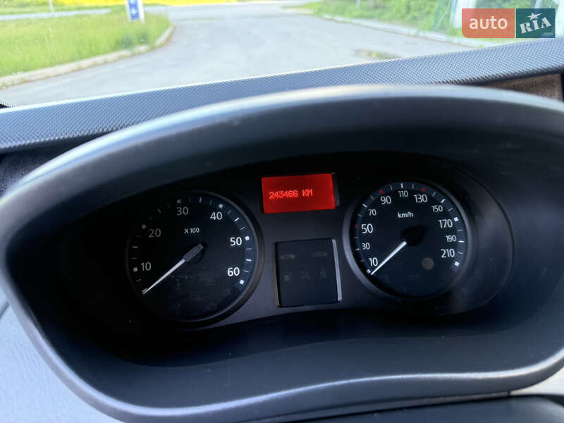 Вантажний фургон Renault Trafic 2012 в Старокостянтинові