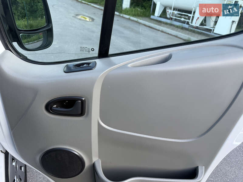Вантажний фургон Renault Trafic 2012 в Старокостянтинові