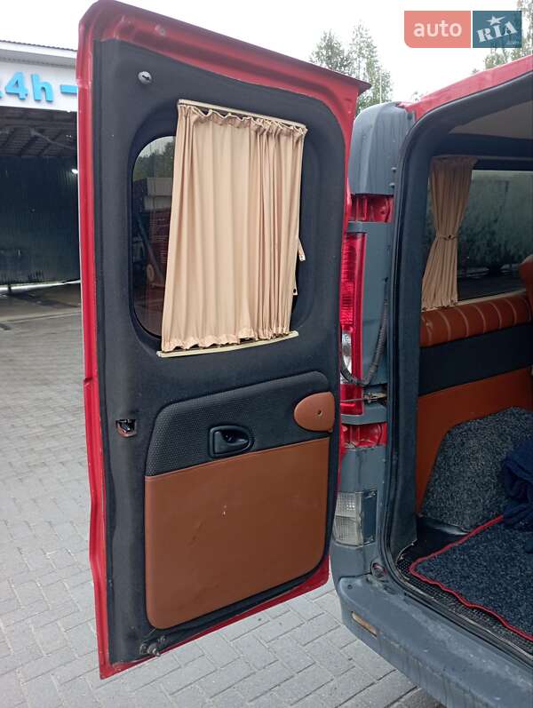 Мінівен Renault Trafic 2007 в Путилі фото 9 Мінівен Renault Trafic 2007 в Путилі
