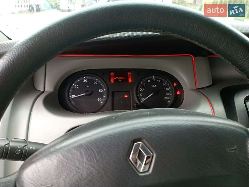 Мінівен Renault Trafic 2007 в Путилі фото 12 Мінівен Renault Trafic 2007 в Путилі