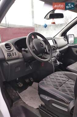 Минивэн Renault Trafic 2016 в 