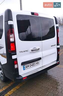 Минивэн Renault Trafic 2016 в 