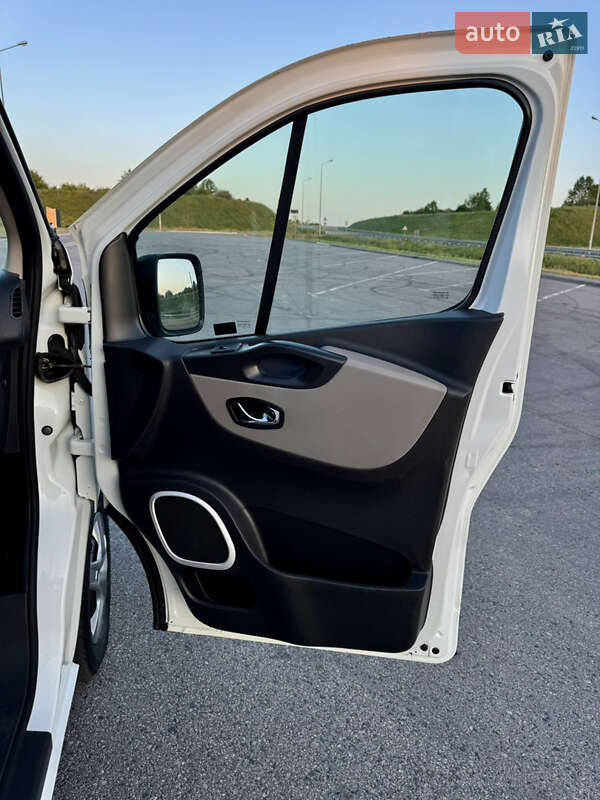 Грузовой фургон Renault Trafic 2016 в Полтаве