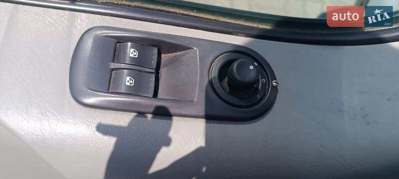 Минивэн Renault Trafic 2003 в Стрые