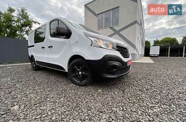 Грузопассажирский фургон Renault Trafic 2015 в 