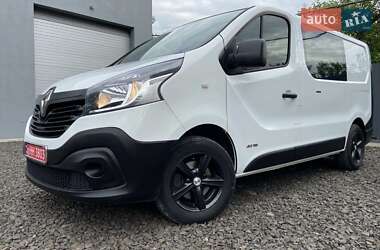 Грузопассажирский фургон Renault Trafic 2015 в 