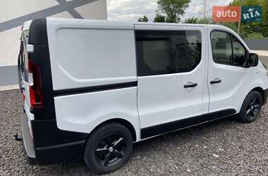 Грузопассажирский фургон Renault Trafic 2015 в 