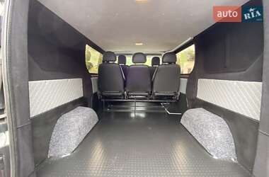 Грузопассажирский фургон Renault Trafic 2015 в 