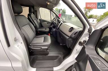 Грузопассажирский фургон Renault Trafic 2015 в 
