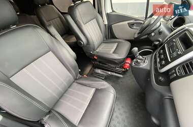 Грузопассажирский фургон Renault Trafic 2015 в 