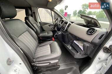 Грузопассажирский фургон Renault Trafic 2015 в 