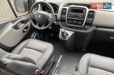 Грузопассажирский фургон Renault Trafic 2015 в 