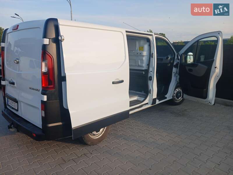 Грузовой фургон Renault Trafic 2016 в Красном