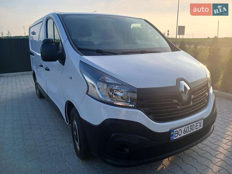 Грузовой фургон Renault Trafic 2016 в Красном