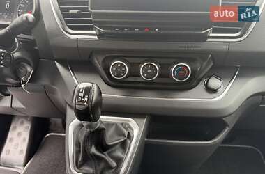 Минивэн Renault Trafic 2022 в 