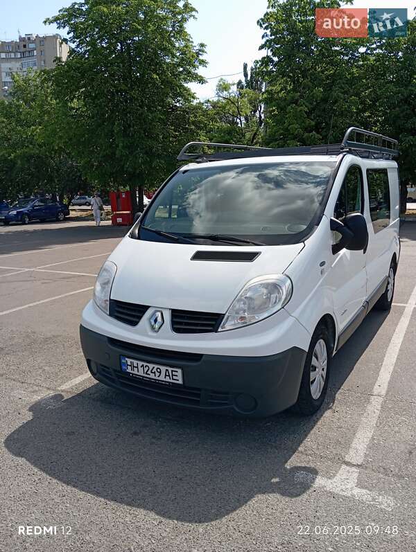 Вантажопасажирський фургон Renault Trafic 2012 в 