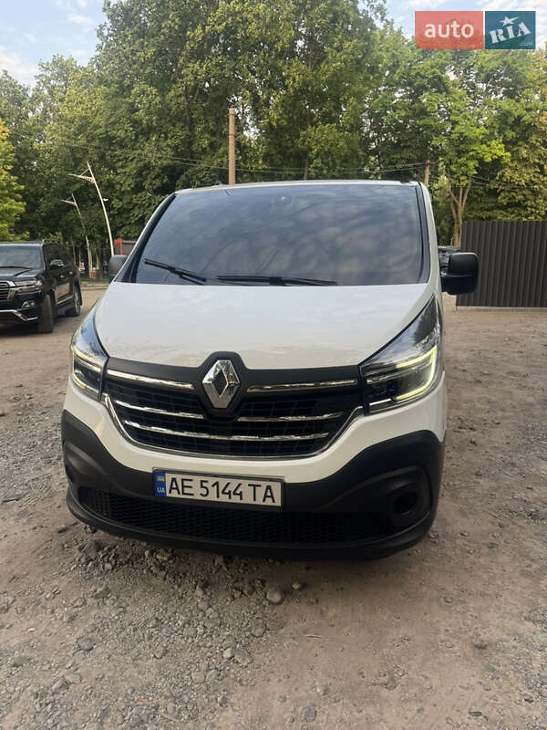 Грузовой фургон Renault Trafic 2019 в  фото Грузовой фургон Renault Trafic 2019 в