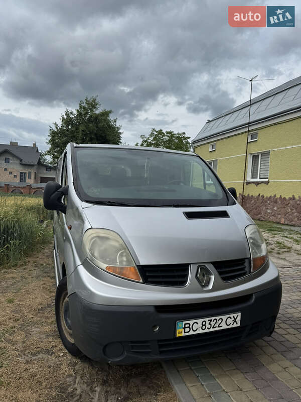 Вантажний фургон Renault Trafic 2007 в Львові