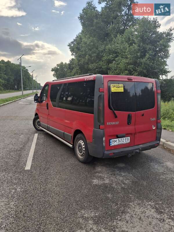 Минивэн Renault Trafic 2002 в Ромнах