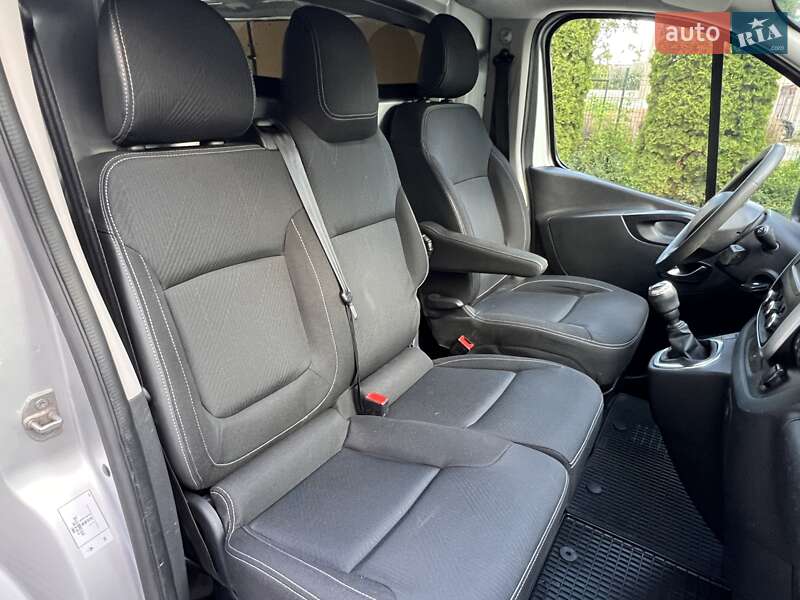 Вантажний фургон Renault Trafic 2021 в Чернівцях