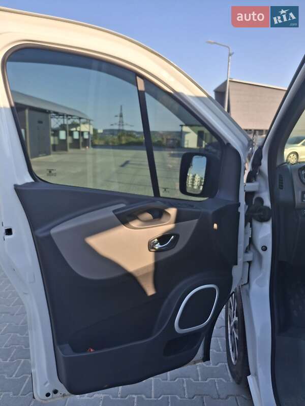 Минивэн Renault Trafic 2015 в Львове фото 13 Минивэн Renault Trafic 2015 в Львове