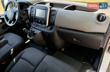Минивэн Renault Trafic 2015 в 