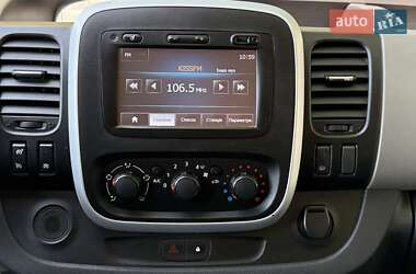 Минивэн Renault Trafic 2015 в 