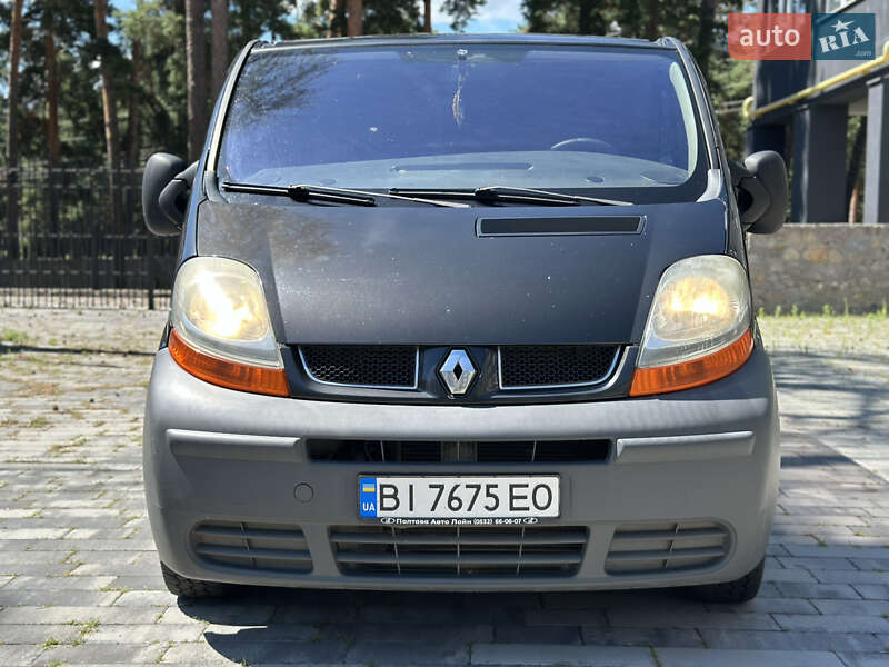 Минивэн Renault Trafic 2005 в Ахтырке