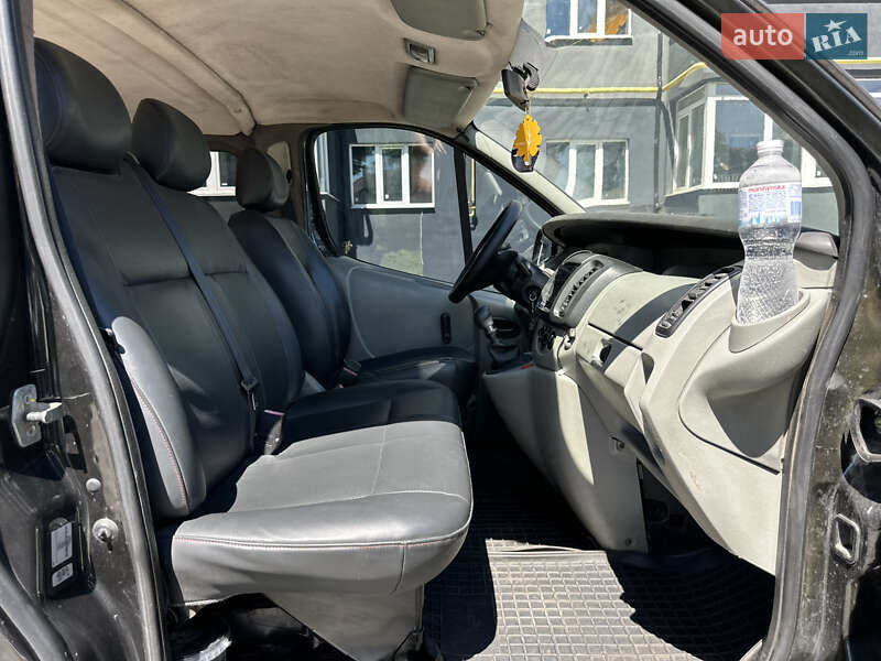 Минивэн Renault Trafic 2005 в Ахтырке