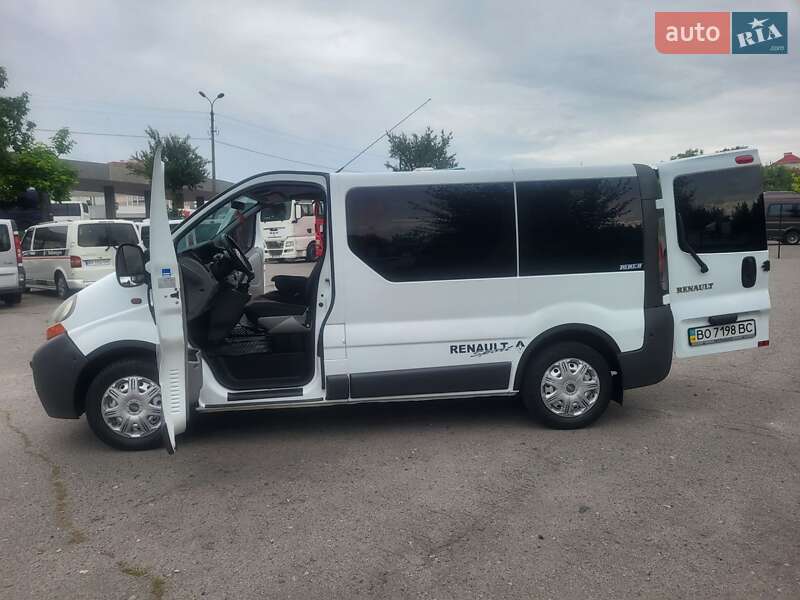 Мінівен Renault Trafic 2004 в Хмельницькому