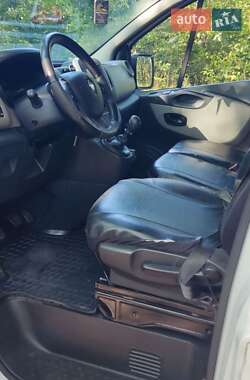 Минивэн Renault Trafic 2016 в 