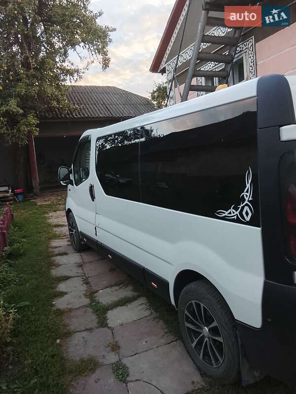 Мінівен Renault Trafic 2006 в Кельменцях