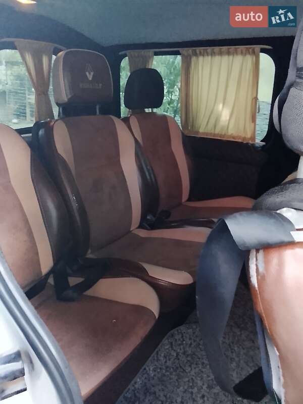 Мінівен Renault Trafic 2006 в Кельменцях