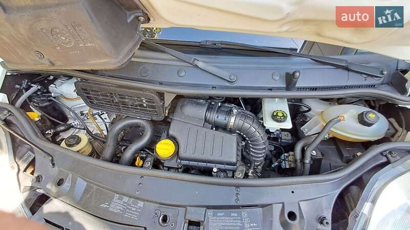 Мінівен Renault Trafic 2013 в Кам'янець-Подільському