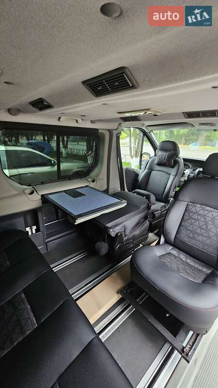 Минивэн Renault Trafic 2006 в Ужгороде