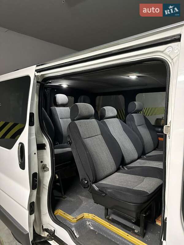 Мінівен Renault Trafic 2004 в Одесі
