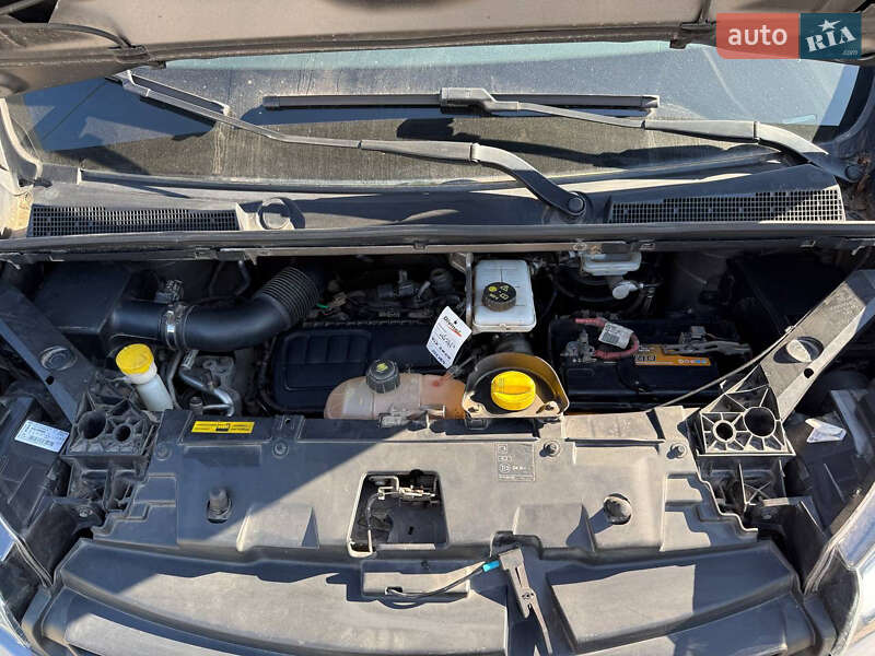 Минивэн Renault Trafic 2016 в Киеве фото 16 Минивэн Renault Trafic 2016 в Киеве