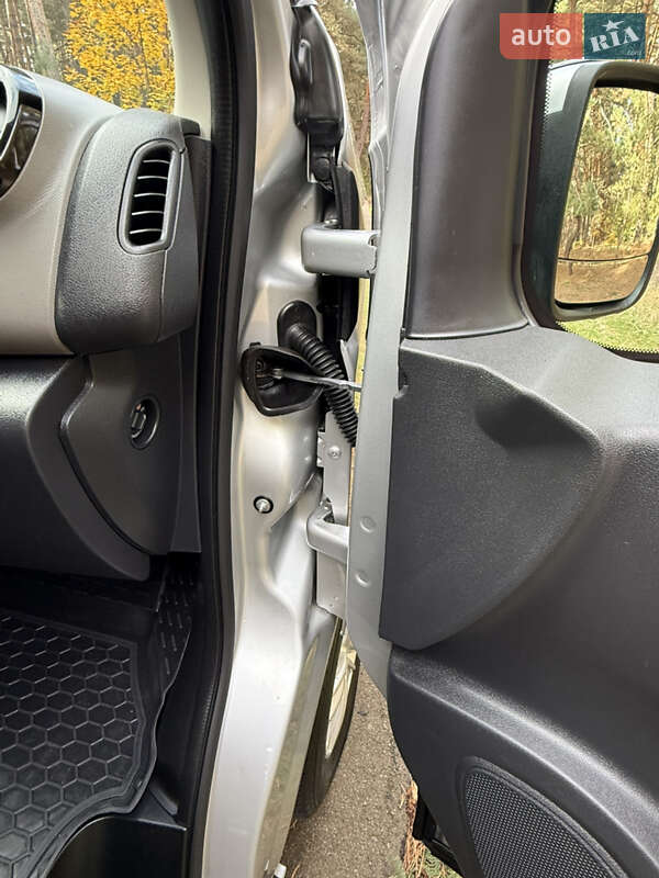 Минивэн Renault Trafic 2016 в Киеве фото 45 Минивэн Renault Trafic 2016 в Киеве